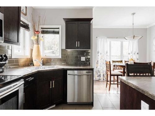 423 Killdeer Way, Fort Mcmurray, AB - Indoor Photo Showing Kitchen With Double Sink