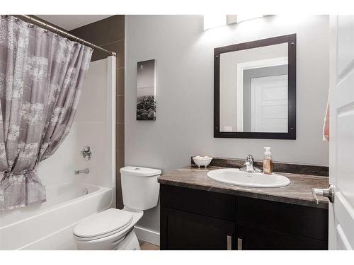 423 Killdeer Way, Fort Mcmurray, AB - Indoor Photo Showing Bathroom