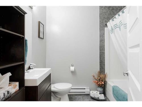 423 Killdeer Way, Fort Mcmurray, AB - Indoor Photo Showing Bathroom