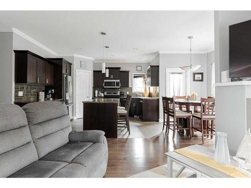 423 Killdeer Way, Fort Mcmurray, AB - Indoor Photo Showing Living Room