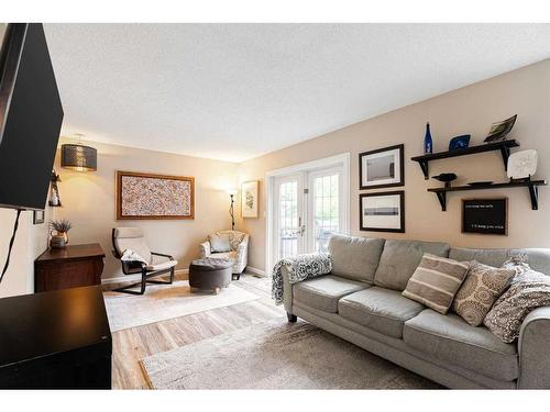 853 Timberline Drive, Fort Mcmurray, AB - Indoor Photo Showing Living Room