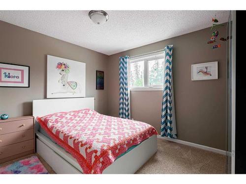 853 Timberline Drive, Fort Mcmurray, AB - Indoor Photo Showing Bedroom