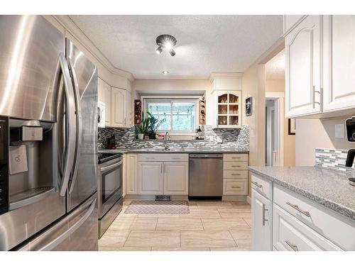 853 Timberline Drive, Fort Mcmurray, AB - Indoor Photo Showing Kitchen With Upgraded Kitchen