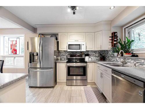 853 Timberline Drive, Fort Mcmurray, AB - Indoor Photo Showing Kitchen With Double Sink With Upgraded Kitchen