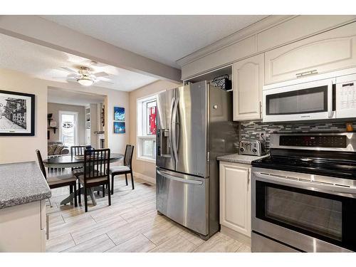 853 Timberline Drive, Fort Mcmurray, AB - Indoor Photo Showing Kitchen