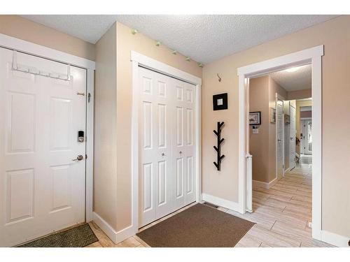 853 Timberline Drive, Fort Mcmurray, AB - Indoor Photo Showing Other Room