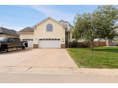 135 Lindstrom Crescent, Fort Mcmurray, AB - Outdoor