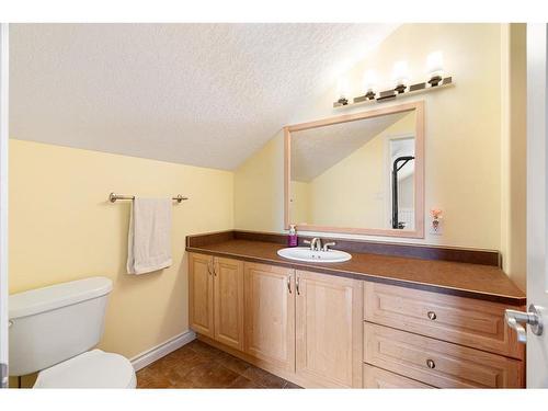 135 Lindstrom Crescent, Fort Mcmurray, AB - Indoor Photo Showing Bathroom