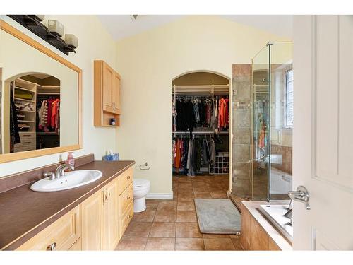 135 Lindstrom Crescent, Fort Mcmurray, AB - Indoor Photo Showing Bathroom