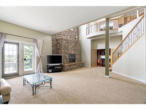 135 Lindstrom Crescent, Fort Mcmurray, AB - Indoor Photo Showing Living Room