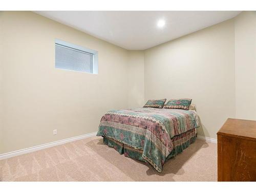 135 Lindstrom Crescent, Fort Mcmurray, AB - Indoor Photo Showing Bedroom