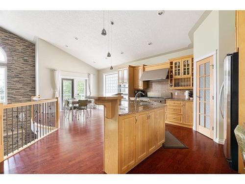 135 Lindstrom Crescent, Fort Mcmurray, AB - Indoor Photo Showing Kitchen