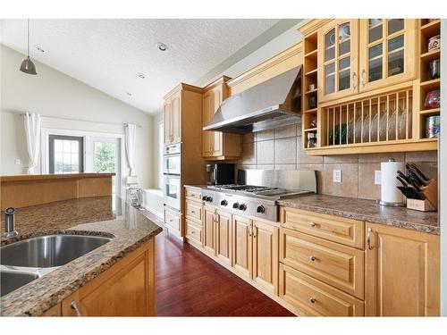 135 Lindstrom Crescent, Fort Mcmurray, AB - Indoor Photo Showing Kitchen