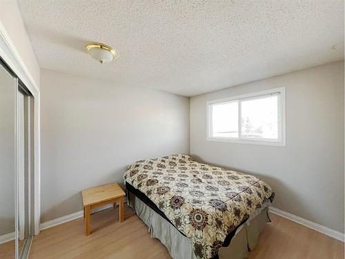 317 Hillcrest Drive, Fort Mcmurray, AB - Indoor Photo Showing Bedroom
