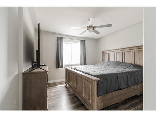 182 Athabasca Crescent, Fort Mcmurray, AB - Indoor Photo Showing Bedroom