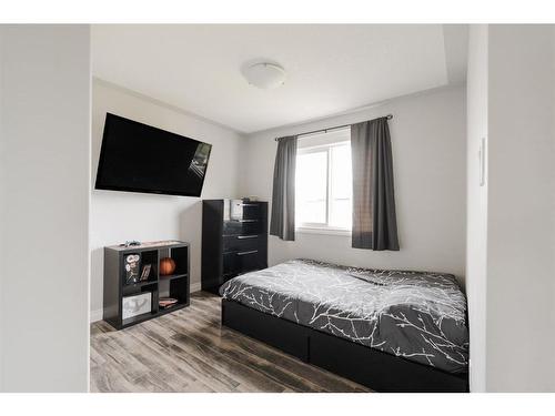 182 Athabasca Crescent, Fort Mcmurray, AB - Indoor Photo Showing Bedroom