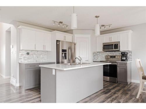 182 Athabasca Crescent, Fort Mcmurray, AB - Indoor Photo Showing Kitchen With Stainless Steel Kitchen With Upgraded Kitchen