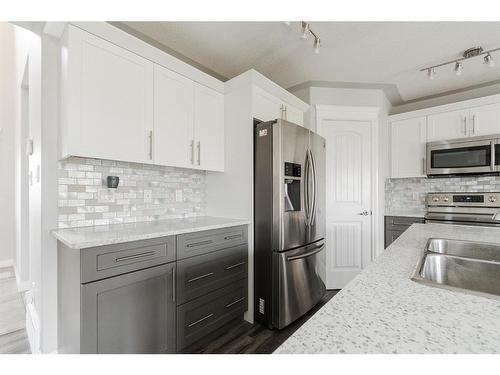 182 Athabasca Crescent, Fort Mcmurray, AB - Indoor Photo Showing Kitchen With Stainless Steel Kitchen With Double Sink With Upgraded Kitchen