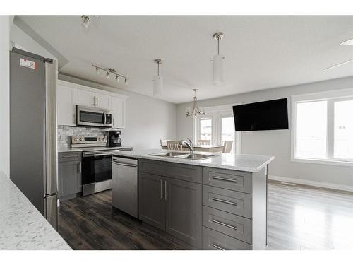 182 Athabasca Crescent, Fort Mcmurray, AB - Indoor Photo Showing Kitchen With Stainless Steel Kitchen With Double Sink