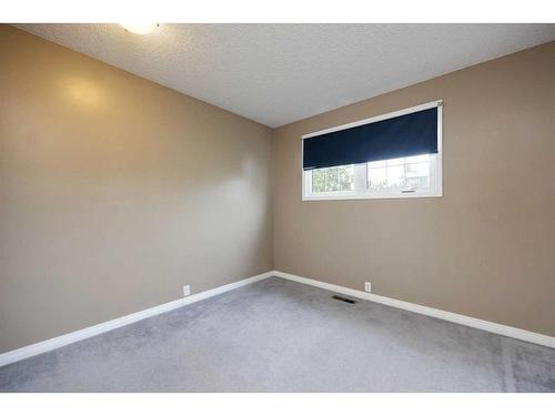 102 Highland Close, Fort Mcmurray, AB - Indoor Photo Showing Other Room