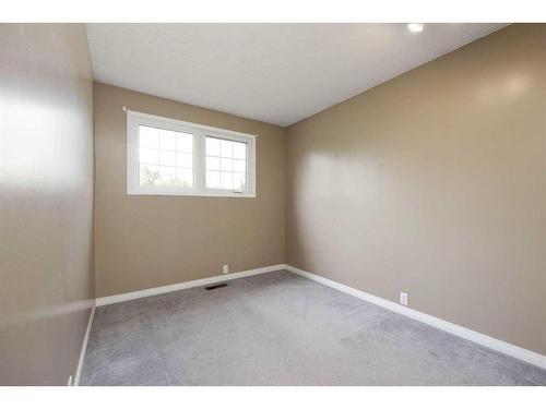 102 Highland Close, Fort Mcmurray, AB - Indoor Photo Showing Other Room