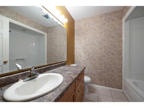 102 Highland Close, Fort Mcmurray, AB - Indoor Photo Showing Bathroom