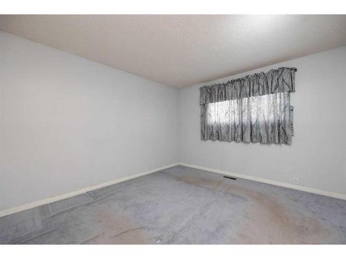 102 Highland Close, Fort Mcmurray, AB - Indoor Photo Showing Other Room