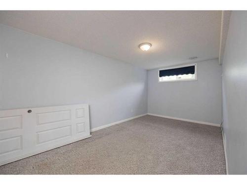 102 Highland Close, Fort Mcmurray, AB - Indoor Photo Showing Other Room