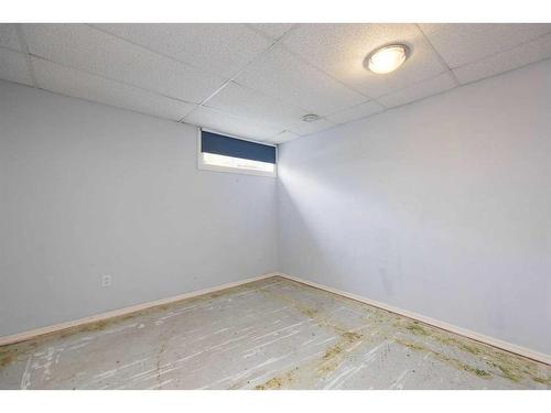 102 Highland Close, Fort Mcmurray, AB - Indoor Photo Showing Other Room