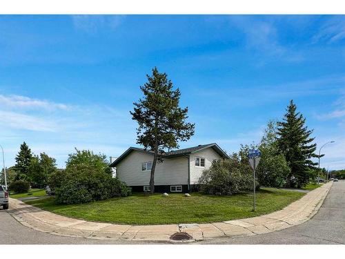 102 Highland Close, Fort Mcmurray, AB - Outdoor