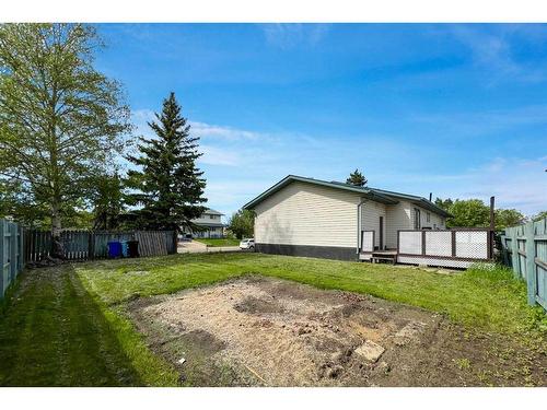 102 Highland Close, Fort Mcmurray, AB - Outdoor