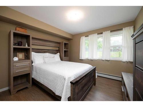 126-201 Abasand Drive, Fort Mcmurray, AB - Indoor Photo Showing Bedroom