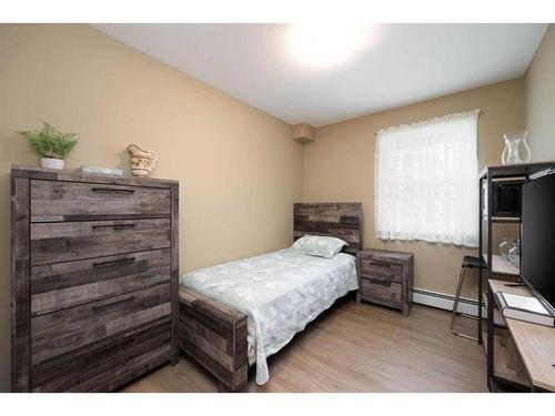 126-201 Abasand Drive, Fort Mcmurray, AB - Indoor Photo Showing Bedroom