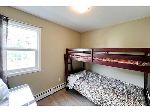 126-201 Abasand Drive, Fort Mcmurray, AB - Indoor Photo Showing Bedroom