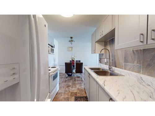 317-111 Charles Avenue, Fort Mcmurray, AB - Indoor Photo Showing Kitchen With Double Sink