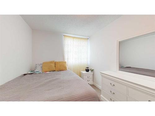 317-111 Charles Avenue, Fort Mcmurray, AB - Indoor Photo Showing Bedroom