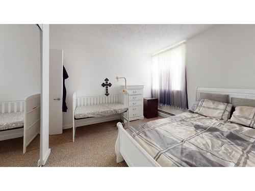 317-111 Charles Avenue, Fort Mcmurray, AB - Indoor Photo Showing Bedroom