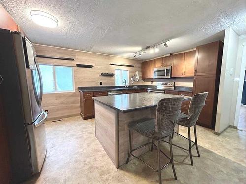 100 Grandview Crescent, Fort Mcmurray, AB - Indoor Photo Showing Kitchen