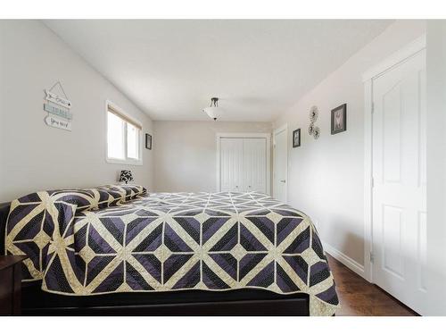 122 Hillary Place, Fort Mcmurray, AB - Indoor Photo Showing Bedroom
