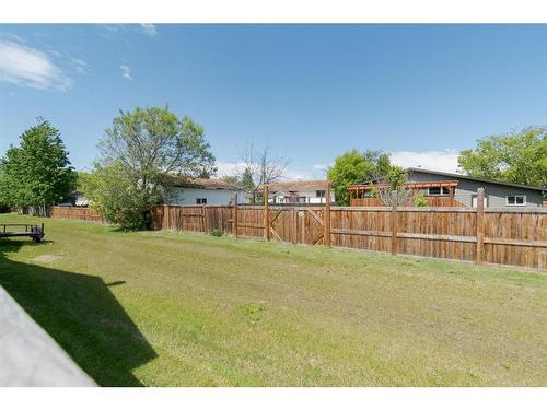 122 Hillary Place, Fort Mcmurray, AB - Outdoor With Backyard