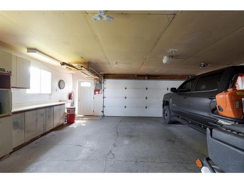 122 Hillary Place, Fort Mcmurray, AB - Indoor Photo Showing Garage