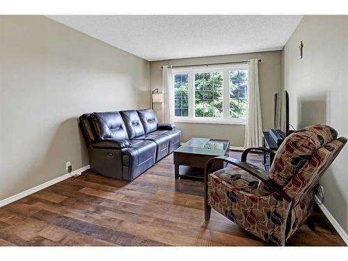 236 Tundra Drive, Fort Mcmurray, AB - Indoor Photo Showing Living Room