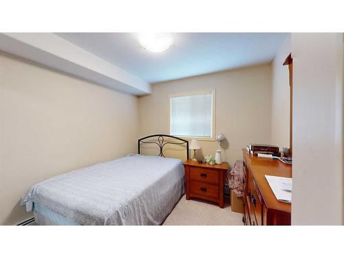 3206-200 Lougheed Drive, Fort Mcmurray, AB - Indoor Photo Showing Bedroom