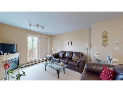 3206-200 Lougheed Drive, Fort Mcmurray, AB - Indoor Photo Showing Living Room