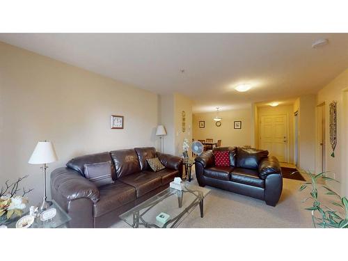 3206-200 Lougheed Drive, Fort Mcmurray, AB - Indoor Photo Showing Living Room