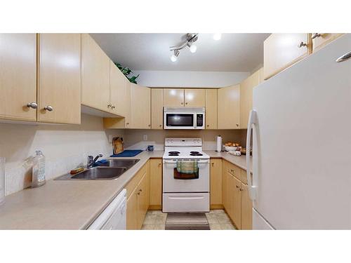 3206-200 Lougheed Drive, Fort Mcmurray, AB - Indoor Photo Showing Kitchen With Double Sink