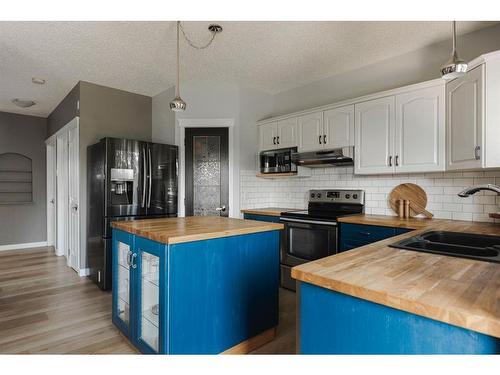 360 Diefenbaker Drive, Fort Mcmurray, AB - Indoor Photo Showing Kitchen With Double Sink