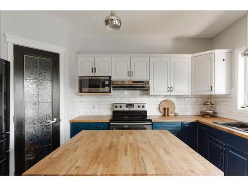 360 Diefenbaker Drive, Fort Mcmurray, AB - Indoor Photo Showing Kitchen With Upgraded Kitchen