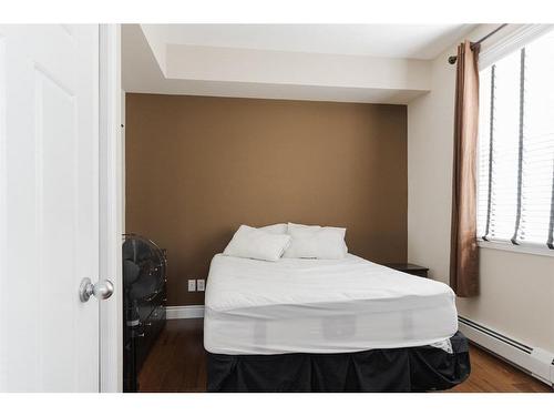 303-9919 Gordon Avenue, Fort Mcmurray, AB - Indoor Photo Showing Bedroom