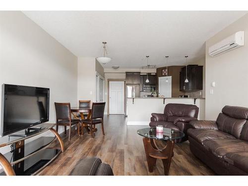 303-9919 Gordon Avenue, Fort Mcmurray, AB - Indoor Photo Showing Living Room